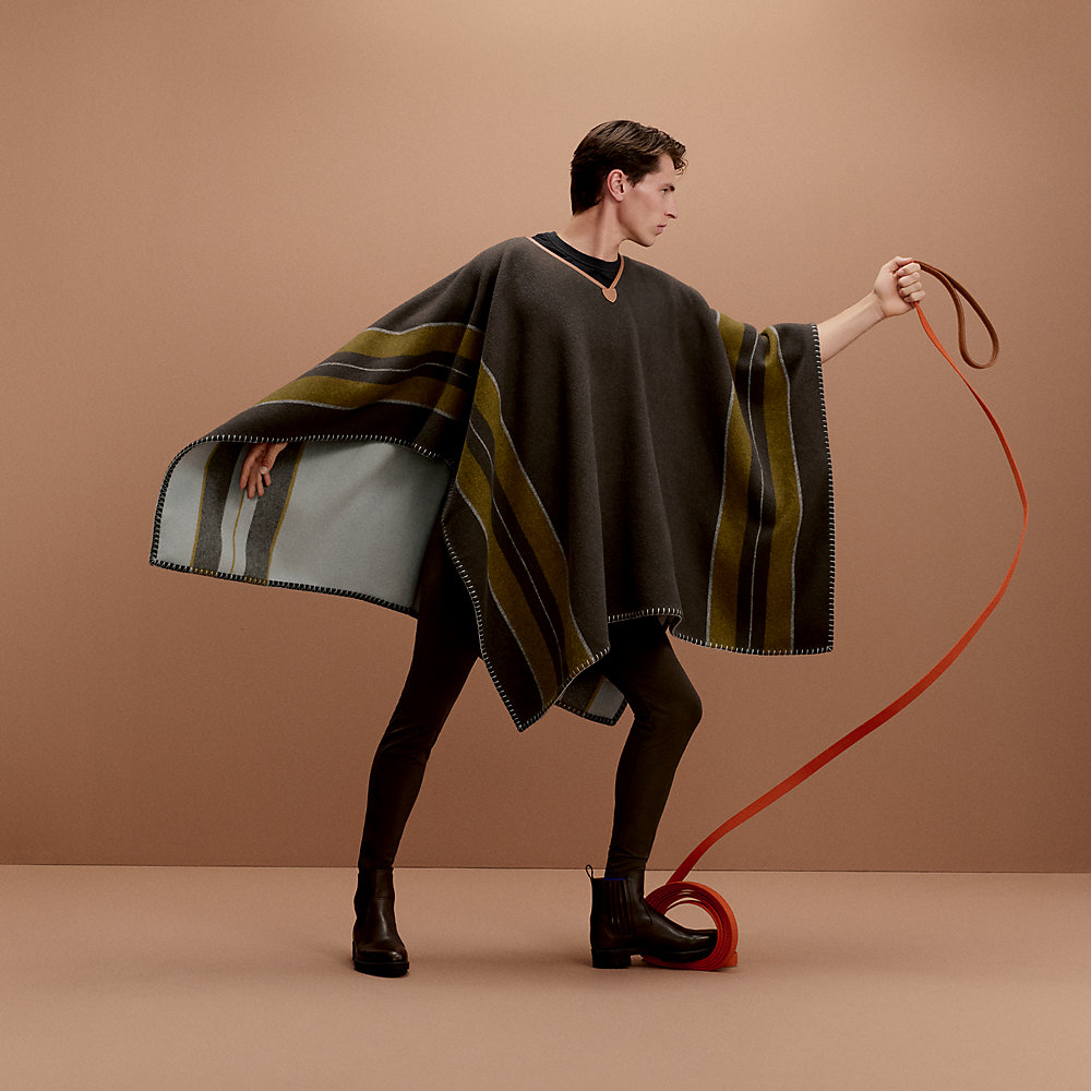 はぴ　HERMÈS 春色　ロゴ入り ストール　ポンチョ はぴ HERMÈS 春色 ロゴ入り ストール ポンチョ はぴ HERMÈS 春色 ロゴ